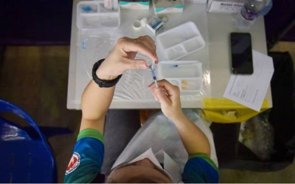 Data prestasi pemberian suntikan dos penggalak (booster) yang dikeluarkan Jabatan Kesihatan Negeri Pulau Pinang (JKNPP) sehingga Khamis adalah seramai 23,129 penerima. - Foto Bernama