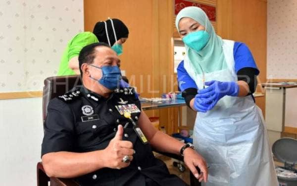 Zaini Jass turut menerima suntikan dos penggalak tersebut