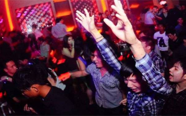 mesyuarat CCSA pada Jumaat bersetuju menangguhkan pembukaan semula pub, bar dan karaoke di seluruh negara yang sepatutnya dibuka pada 1 Disember.