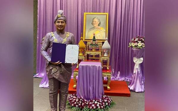 Guru IPA SMK Jerlun menerima Princess Maha Chakri Award 2021