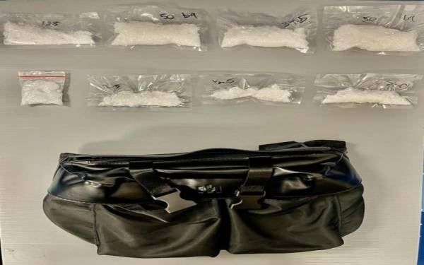 Dadah serta barangan yang dirampas susulan penahanan dua lelaki di tepi Jalan Kuchai Lama, Kuchai Enterpreneurs Park di sini pada Jumaat.