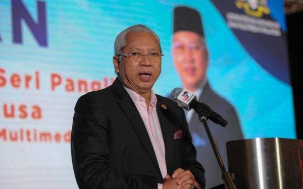 Menteri Komunikasi dan Multimedia Tan Sri Annuar Musa berucap ketika hadir pada Sesi Taklimat Kementerian Komunikasi Dan Multimedia (KKMM) Kepada Ahli-ahli Parlimen Kerajaan di sebuah hotel hari ini. - Foto Bernama