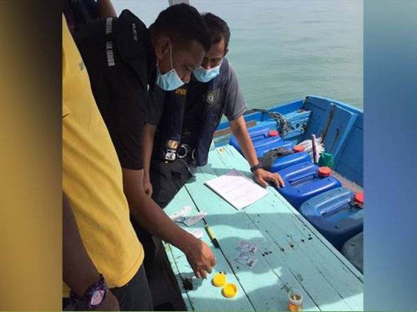Pemeriksaan secara rawak telah dijalankan ke atas 89 individu termasuk 23 warga Indonesia berusia antara 20 tahun hingga 60 tahun. - Foto ihsan Maritim Malaysia