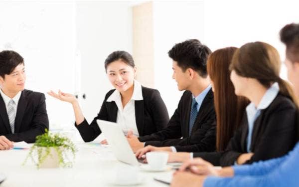 72 peratus pekerja muda Malaysia mempertimbangkan untuk bekerja di luar negara untuk mendapatkan prospek kerjaya yang lebih baik. - Foto hiasan 123rf