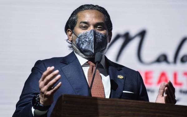 Khairy Jamaluddin berucap sempena persidangan insigHT 2021 di sini pada Selasa. - Foto Bernama