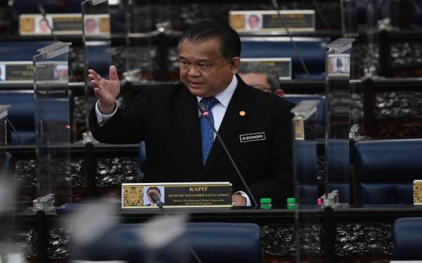 Alexander Nanta Linggi ketika menghadiri Mesyuarat Khas Penggal Ketiga Parlimen Ke-14 di Parlimen hari ini. Foto Bernama