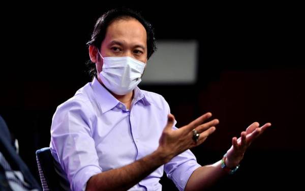 Mohd Yusof ketika menjadi panelis Wacana Sinar Harian Edisi ke-304 yang bertajuk 'Menangani Kos Sara Hidup Keluarga Malaysia’ pada Selasa.