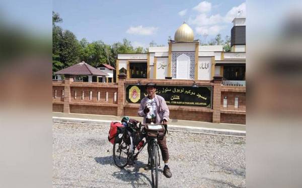 Tiba di Rantau Panjang ketika menyertai Kayuhan Timur Barat Pantai Cahaya Bulan (Kelantan) - Pantai Merdeka (Kedah) pada 2020.