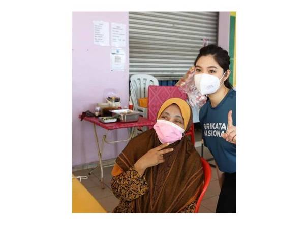 Fong mendekati pelbagai golongan dan kaum ketika berkempen.