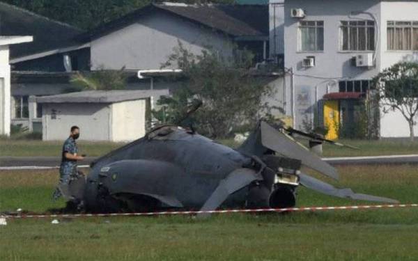  Pesawat Hawk 108 milik Tentera Udara Diraja Malaysia (TUDM) terhempas pada malam Selasa di Pengkalan Udara Butterworth, Pulau Pinang sehingga meragut nyawa juruterbangnya.