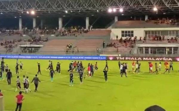Situasi yang berlaku di Stadium Bola Sepak Kuala Lumpur ini secara tidak langsung menimbulkan persoalan berkenaan tahap pematuhan dalam kalangan penonton terhadap SOP dikenakan.