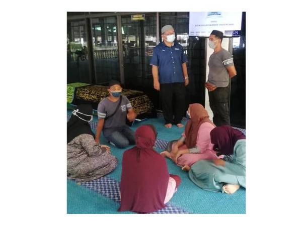 Zamzuri turut meluangkan masa menziarahi waris dan ahli keluarga yang baru kehilangan orang tersayang.