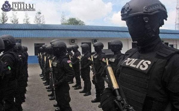 Anggota polis yang akan bertugas bagi memastikan kelancaran proses PRN Melaka pada Sabtu ini.