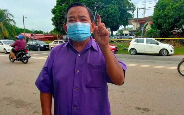 Harith selepas selesai membuang undi di SK Durian Tunggal, Alor Gajah pada Sabtu.