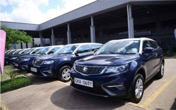 Deretan Proton X70 yang akan digunakan sebagai kenderaan rasm Polis Kenya. - Foto Facebook Proton Kenya 
