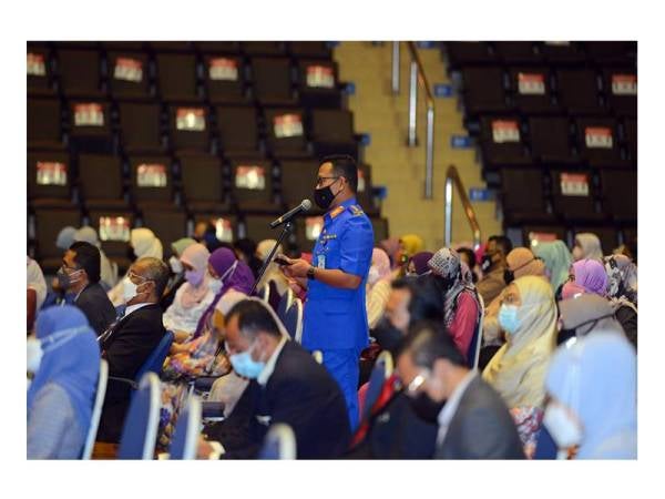 Sesi ‘Town Hall’ yang bertemakan Bangsa Berilmu, Semarak Aspirasi Negara pada Selasa itu turut melibatkan sesi soal jawab bersama peserta yang hadir.