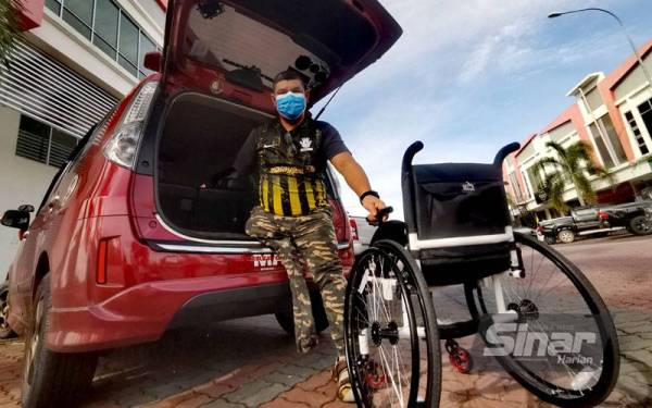 Mohd Radzuan boleh memandu satu Malaysia seorang diri walaupun hanya menggunakan satu tangan dan satu kaki.