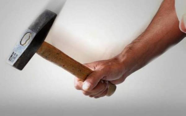 Lelaki parah dipukul dua beradik menggunakan tukul besi dalam kejadian di Kampung Banggol Petaling. - Gambar hiasan