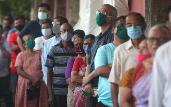 India rekodkan 7,579 kes baharu Covid-19 dalam tempoh 24 jam lepas, peningkatan sehari terendah dalam masa 543 hari. - Foto fail AP