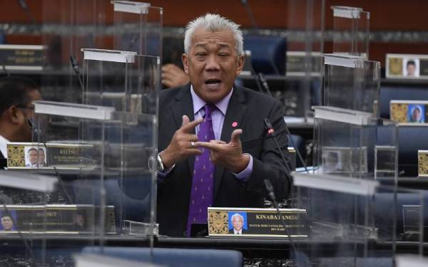 Bung Moktar mengajukan soalan pada Waktu Pertanyaan-Pertanyaan Menteri sempena Mesyuarat Khas Penggal Ketiga Parlimen Ke-14 di Parlimen hari ini. - Foto Bernama