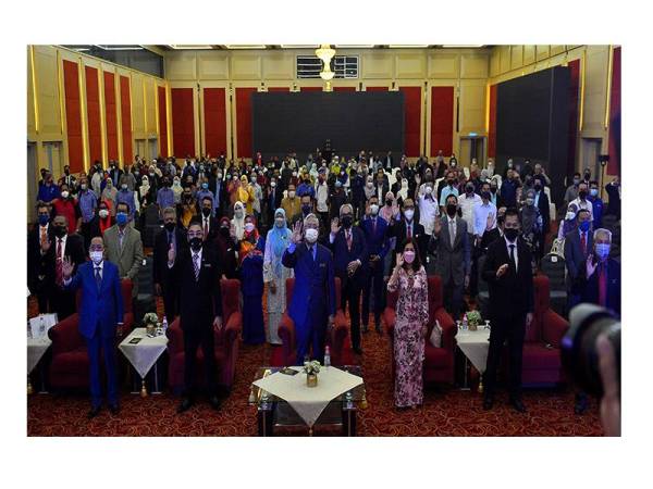 Noh (depan, tengah) ketika hadir pada Majlis Pelancaran Akronim Baharu Institut Koperasi Malaysia di Kuala Lumpur pada Selasa.