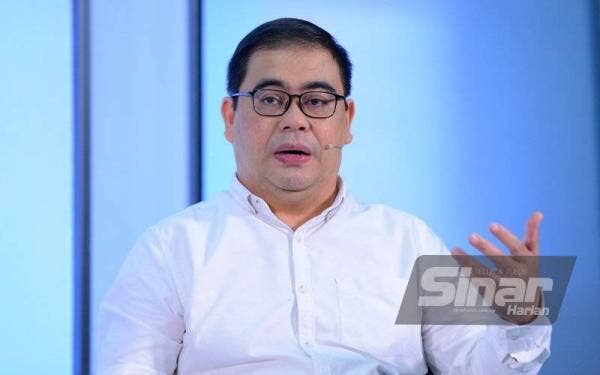 Awang Azman ketika menjadi panelis program Kompas Rasuah Busters bertajuk 'PRN Melaka Bayangan PRU15?' yang diadakan di Kompleks Karangkraf pada Rabu.