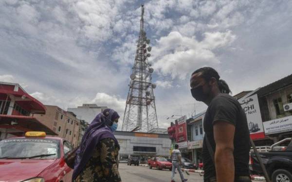 Inisiatif Jendela telah mambantu mengurangkan jurang digital dan memperkukuh rangkaian sedia ada di negara ini. - Foto Bernama