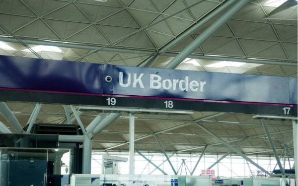 UK gantung penerbangan ke enam negara di selatan benua Afrika berikutan strain baharu Covid-19. - Foto 123RF