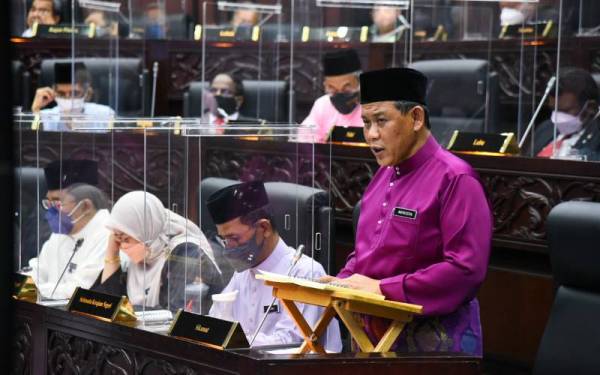 Aminuddin ketika membentangkan Belanjawan Negeri Sembilan 2022 pada Persidangan Kedua (Belanjawan) Penggal Keempat DUN Ke-14 pada Jumaat. - Foto media MBNS