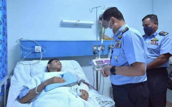 Juruterbang TUDM, Mejar Mohd Fareez Omar yang terselamat dalam nahas pesawat Hawk 108 di Butterworth, Pulau Pinang pada 16 November lepas dilaporkan stabil dan masih menerima rawatan di Hospital Seberang Jaya.