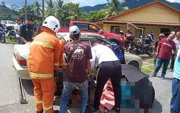 Bomba dan polis melihat keadaan mangsa (ihsan Bomba)