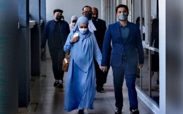 Noor Neelofa Mohd Noor dan suaminya, Muhammad Haris Mohd Ismail hadir di Majistret Seremban pada Rabu.