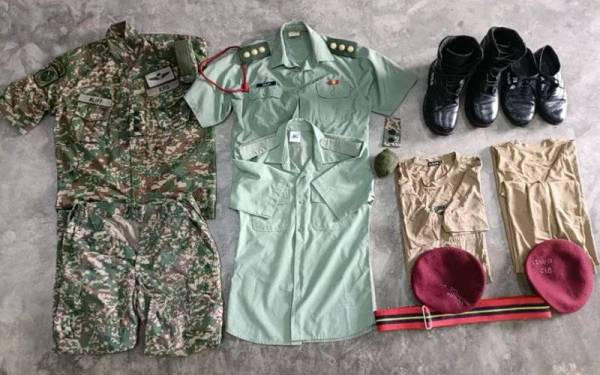 Sebahagian barangan ketenteraan yang dirampas polis dalam serbuan di sebuah rumah di Taman Ayer Molek Perdana pada Selasa lalu.