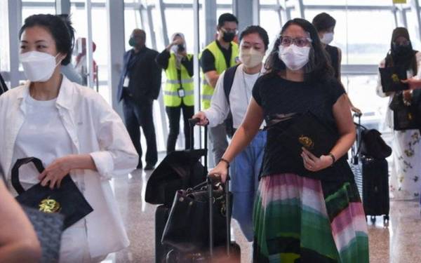 Indonesia melanjutkan tempoh kuarantin mandatori daripada tujuh hari kepada 10 hari untuk pengembara yang masuk ke negara itu. (Gambar hiasan)