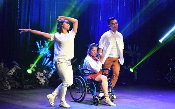 Antara persembahan pada Konsert 'Kau dan Aku' sempena Hari OKU Sedunia anjuran Persatuan OKU Sentral di Pusat Seni Persembahan Damansara (DPAC) hari ini.