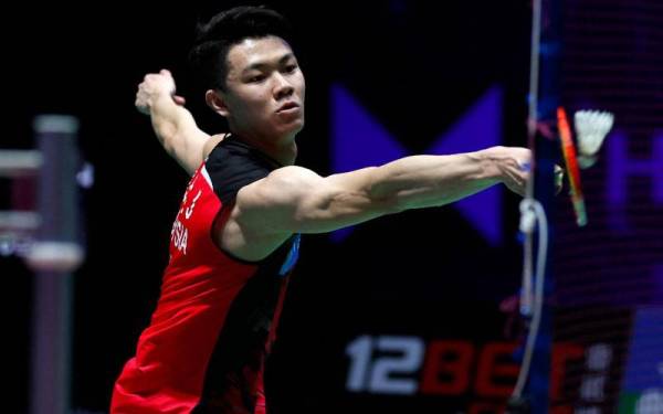 Zii Jia terpaksa akur tunduk kepada pemain Thailand, Kunlavut Vitidsarn dalam aksi separuh akhir Jelajah Dunia Akhir BWF di Bali, Indonesia sebentar tadi.