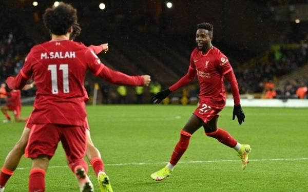 Divock Origi (kanan) meraikan jaringan bersama rakan sepasukan ketika aksi Liga Perdana Inggeris menentang Wolverhampton Wanderers di Stadium Molineux. - Foto AFP