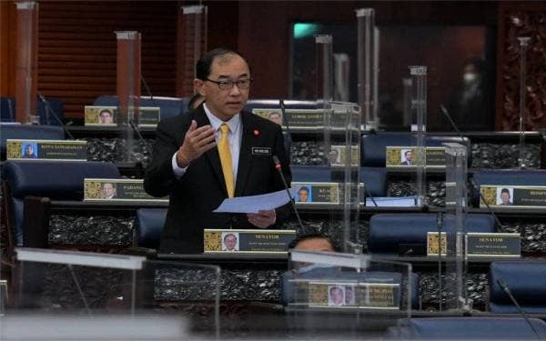 Hang Soon menjawab soalan pada Pertanyaan-pertanyaan bagi Jawab Lisan sempena Mesyuarat Khas Penggal Ketiga Parlimen Ke-14 di Parlimen pada Isnin. - Foto Bernama 