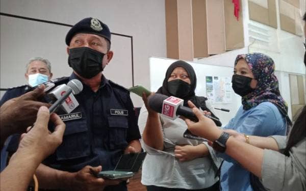 Wan Kamarul Azran ketika sidang akhbar di Balai Polis Cyberjaya pada Isnin.