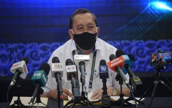 Abdul Ghani pada sidang media Proses Penamaan Calon Pilihan Raya Dewan Undangan Negeri Sarawak ke-12 hari ini. - Foto Bernama