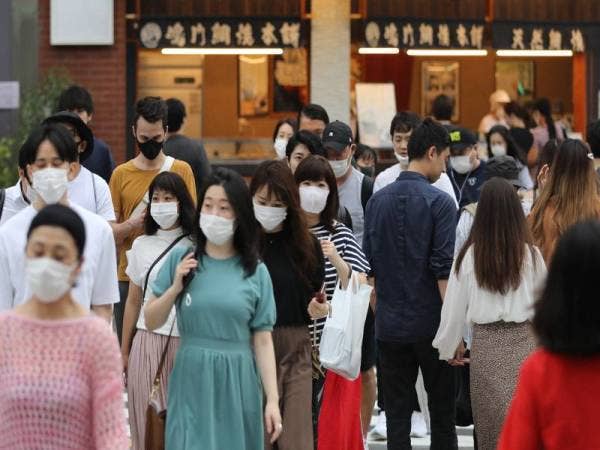 Rakyat Jepun menyokong keputusan kerajaan menghentikan pengeluaran baharu visa perniagaan dan pelajar kepada warga asing berikutan kemunculan varian Omicron. - Gambar hiasan 