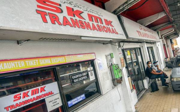 Stesen Bas Kota Bharu kelihatan lengang berikutan perkhidmatan bas henti-henti tidak beroperasi sejak setahun yang lalu. - Foto Bernama