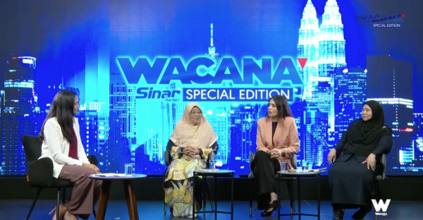 Women empowerment: Decision Makers guest panellists Pejuang Women's Wing Chief Datin Paduka Che Asmah Ibrahim (second from left), Izzana (second from right) and Prof Dr Solehah (right). 