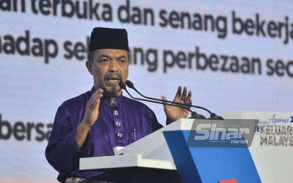 Penasihat Agama kepada Perdana Menteri, Datuk Seri Jamil Khir Baharom berucap menyampaikan Pesan Keluarga Malaysia. - FOTO: ASRIL ASWANDI SYUKOR