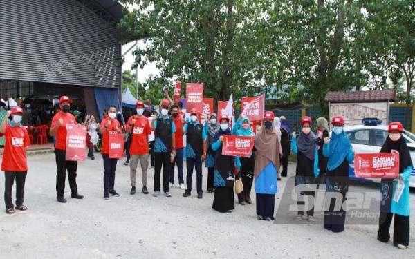 Misi Konvoi #RasuahBusters di Lembah Klang diteruskan pada hari ketiga bermula di Pasar Awam Tanjong Karang, Kuala Selangor dan diteruskan ke Tonggak 9, Sungai Besar, Sabak Bernam.- Foto Sinar Harian ROSLI TALIB