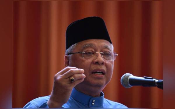 Ismail Sabri berucap pada Majlis Perasmian Mesyuarat Perwakilan Wanita, Pemuda dan Puteri UMNO Bahagian Bera di Dewan Konvensyen Daerah Bera hari ini. - Foto Bernama