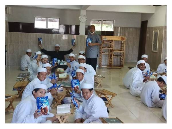 Orang ramai berpeluang membantu madrasah tahfiz menerusi pembelian Tanweer Cocoa.