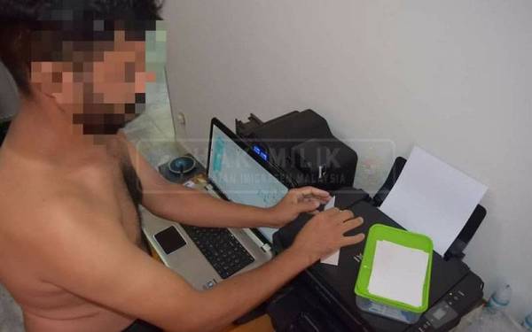 Salah seorang warga Bangladesh yang ditahan dalam operasi khas di sebuah apartment di Wangsa Maju di sini pada 6 Disember lalu.