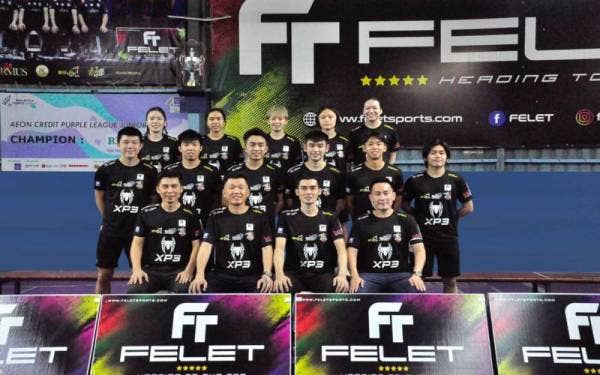 Barisan jurulatih dan pemain Butterworth BC.