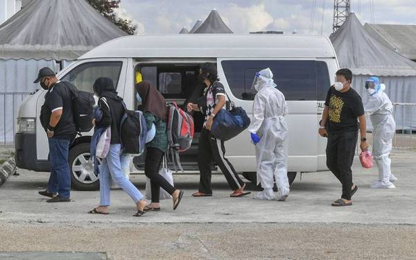 Pesakit positif Covid-19 baru tiba di Pusat Kuarantin dan Rawatan Covid-19 (PKRC) Bersepadu MAEPS 2.0 pada hari genap setahun PKRC tersebut diwujudkan hari ini.